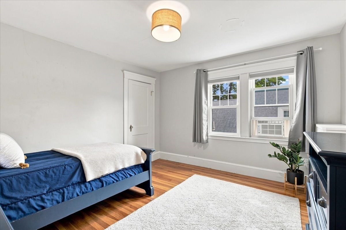 24 Nichols St