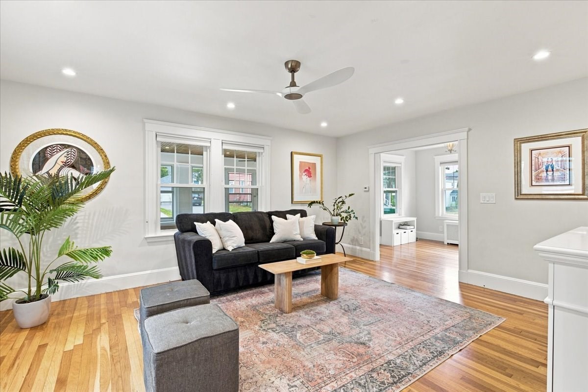 24 Nichols St