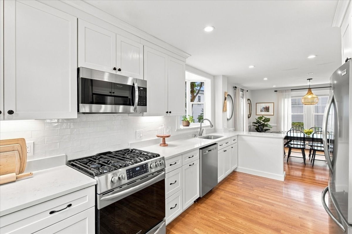 24 Nichols St