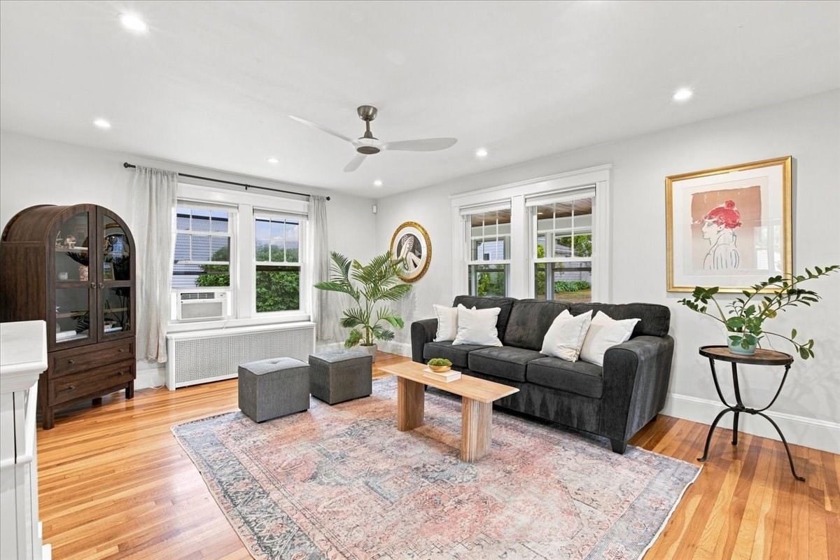 24 Nichols St