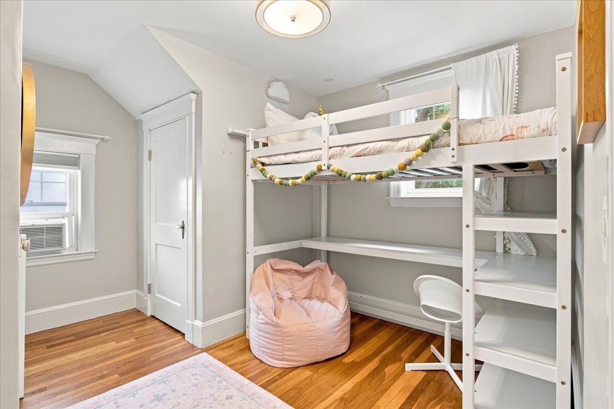24 Nichols St