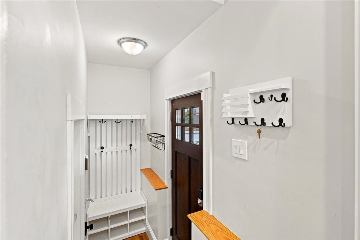 24 Nichols St