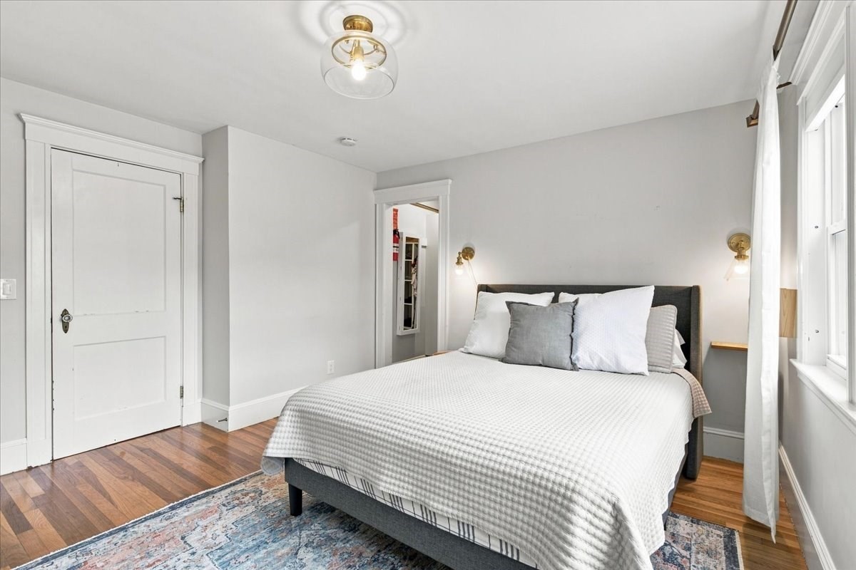 24 Nichols St