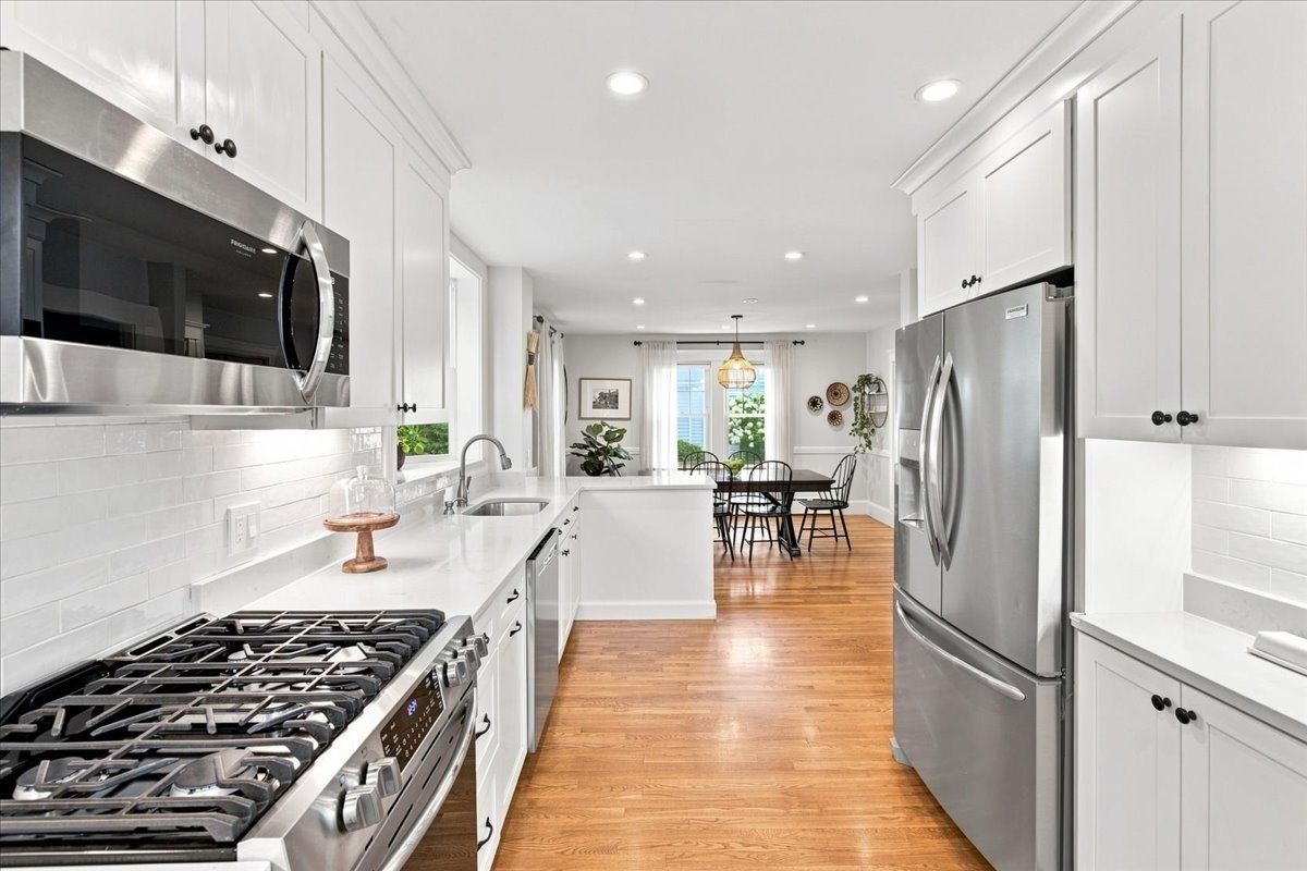 24 Nichols St