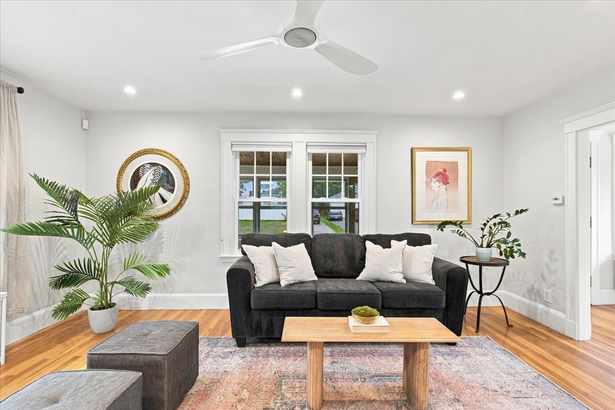 24 Nichols St