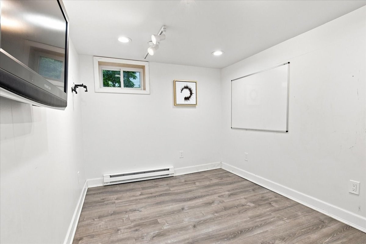 24 Nichols St