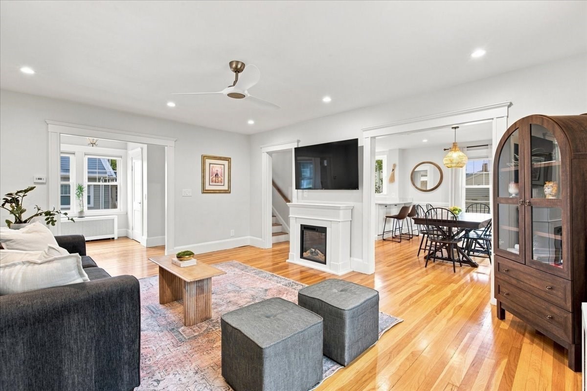 24 Nichols St