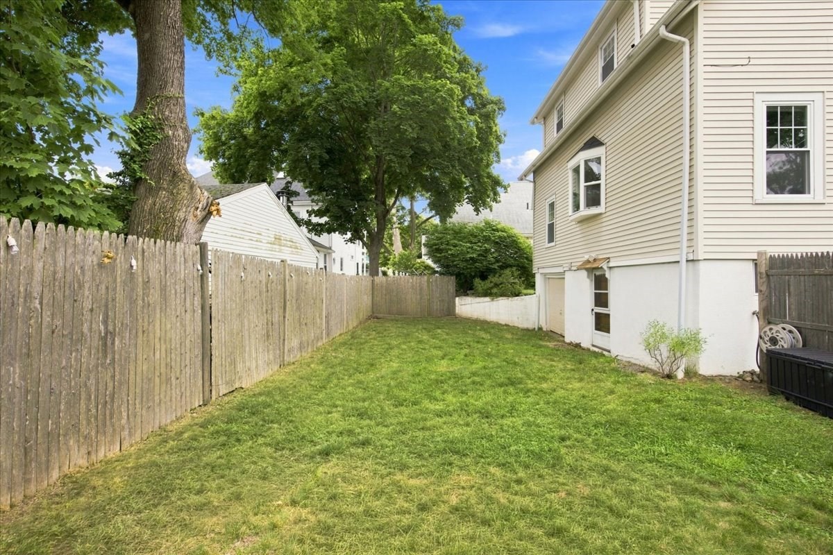 24 Nichols St