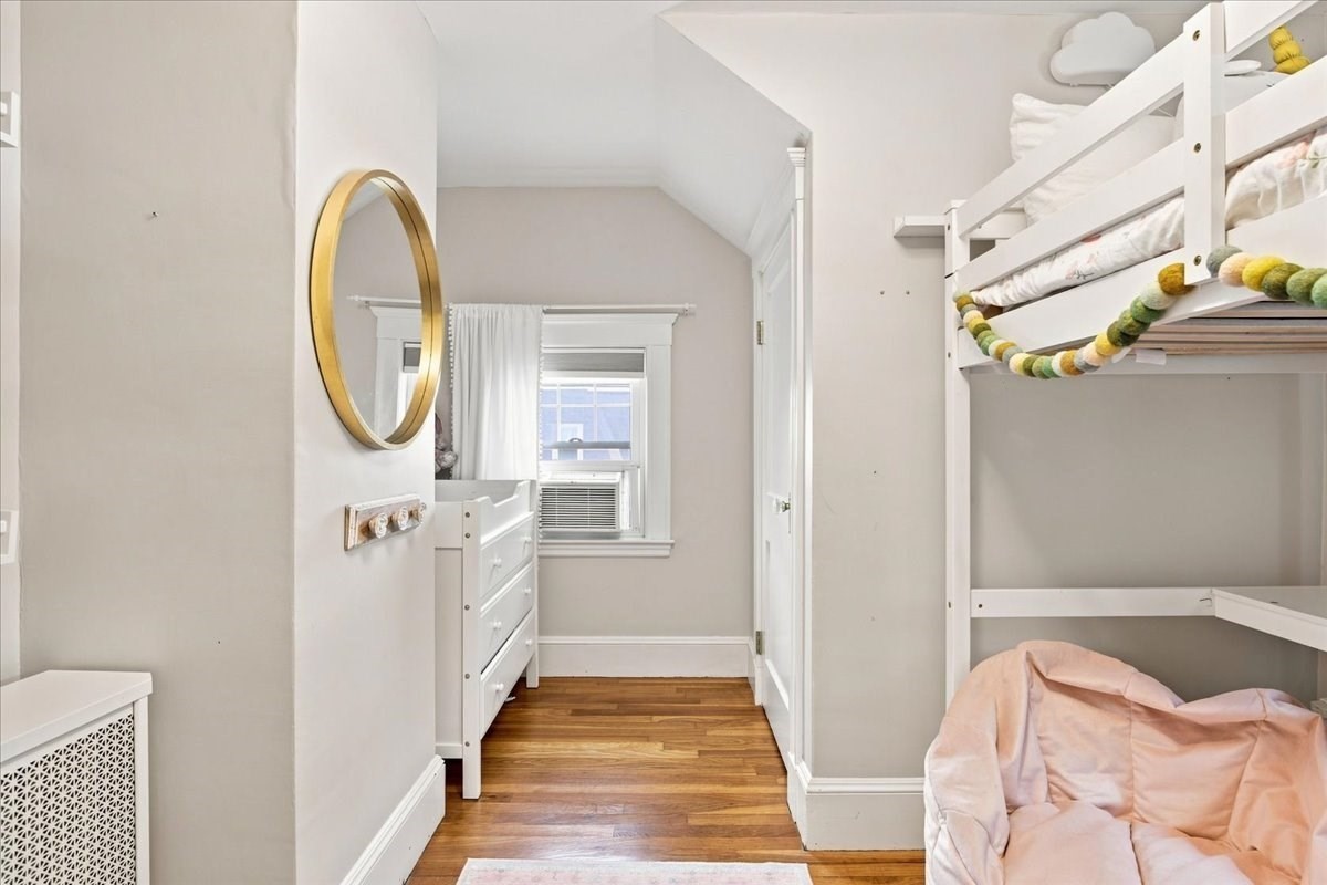 24 Nichols St