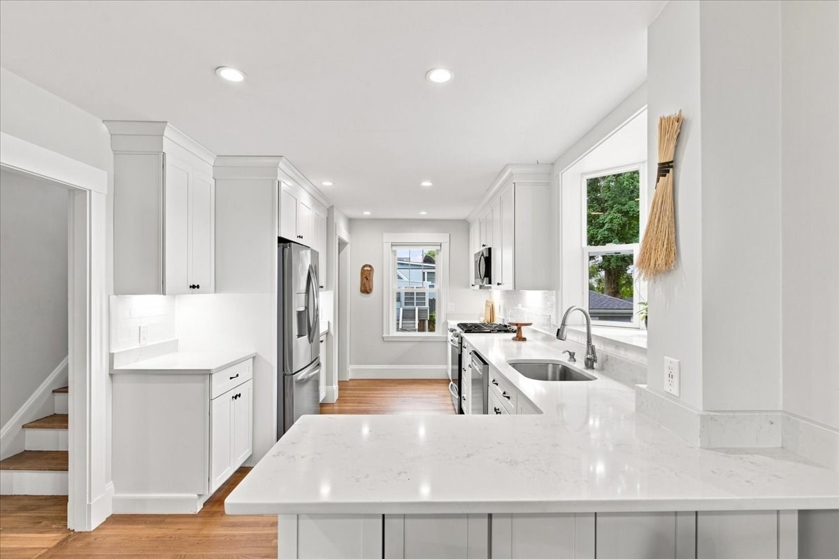 24 Nichols St