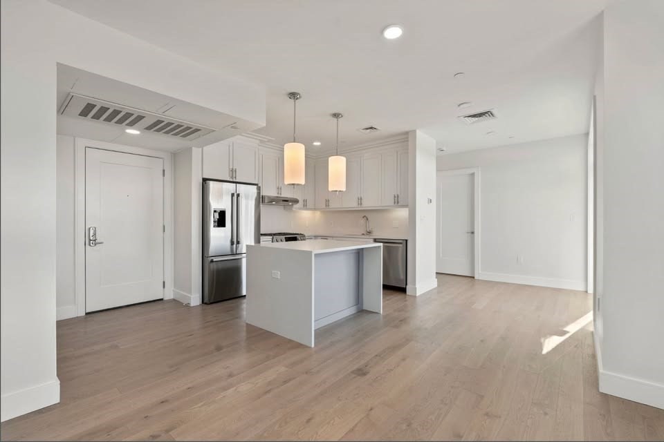 301 Border St. # 610