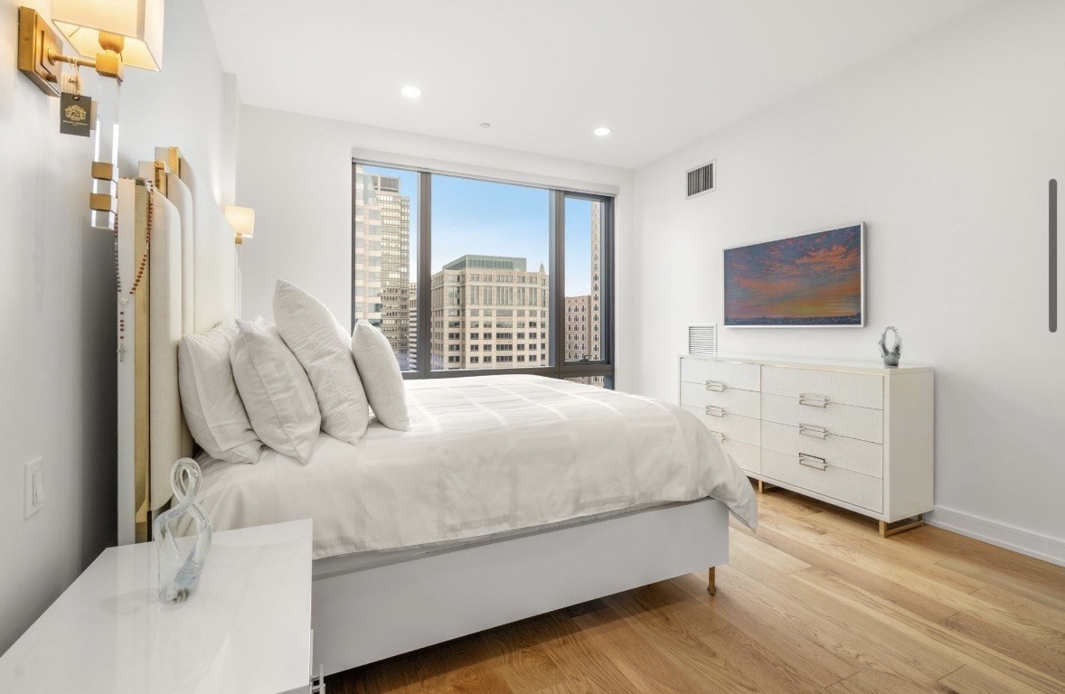 500 Atlantic Ave Unit: PH21C