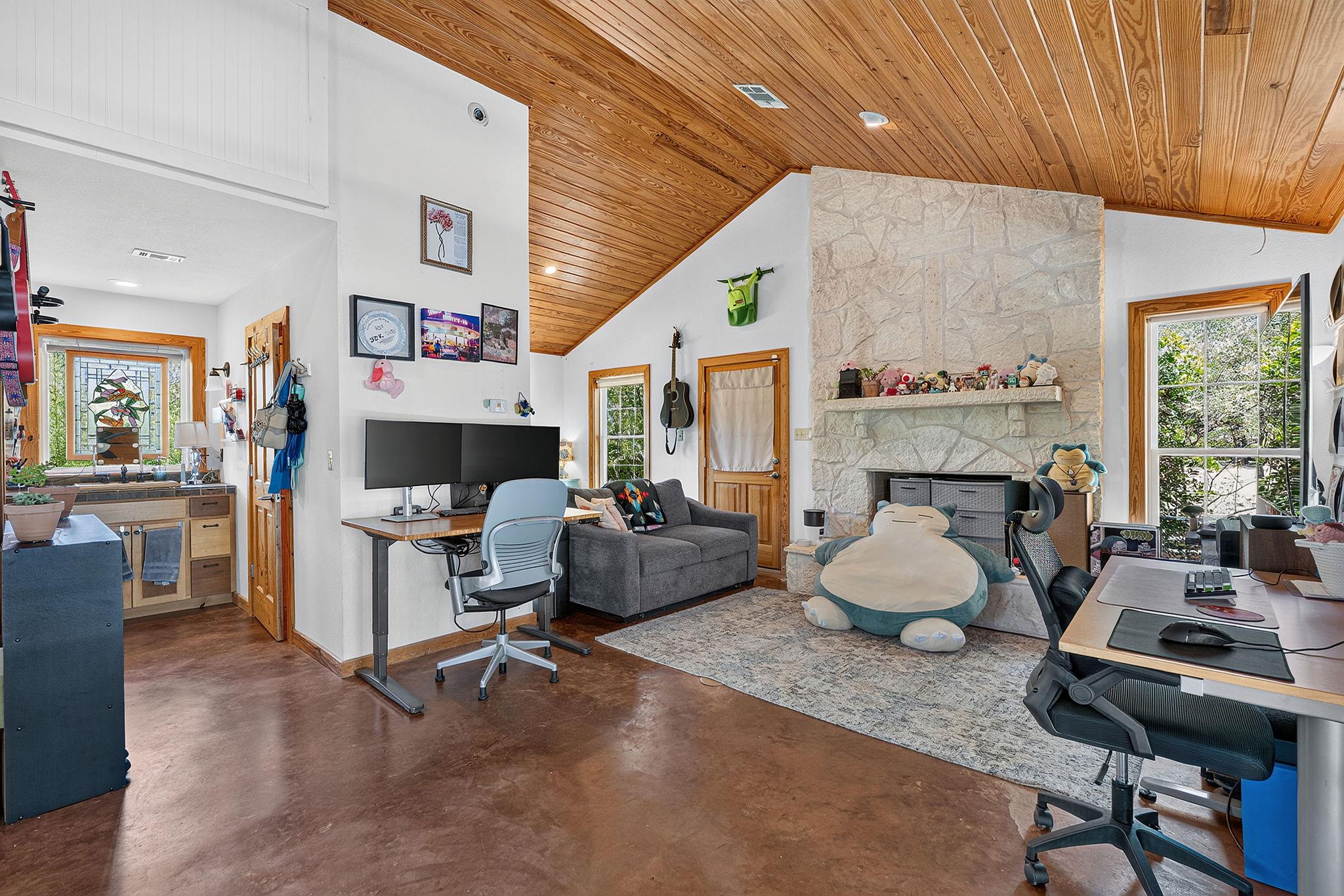 262 E Ridgewood RD