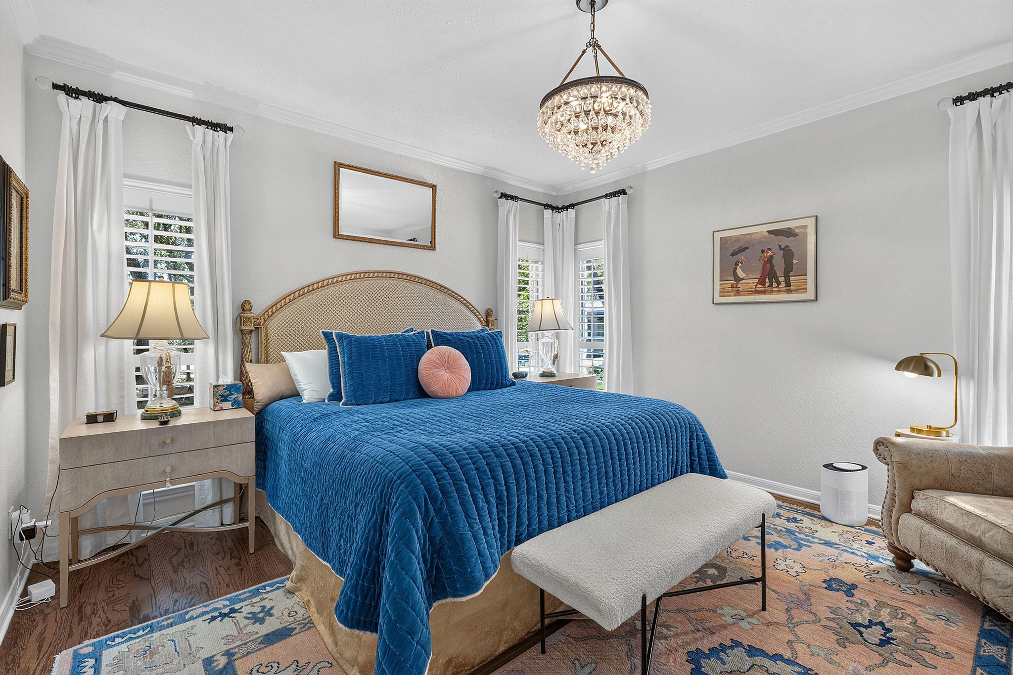 262 E Ridgewood RD