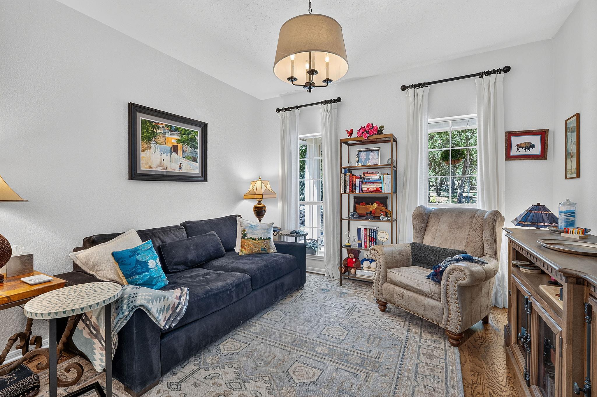 262 E Ridgewood RD