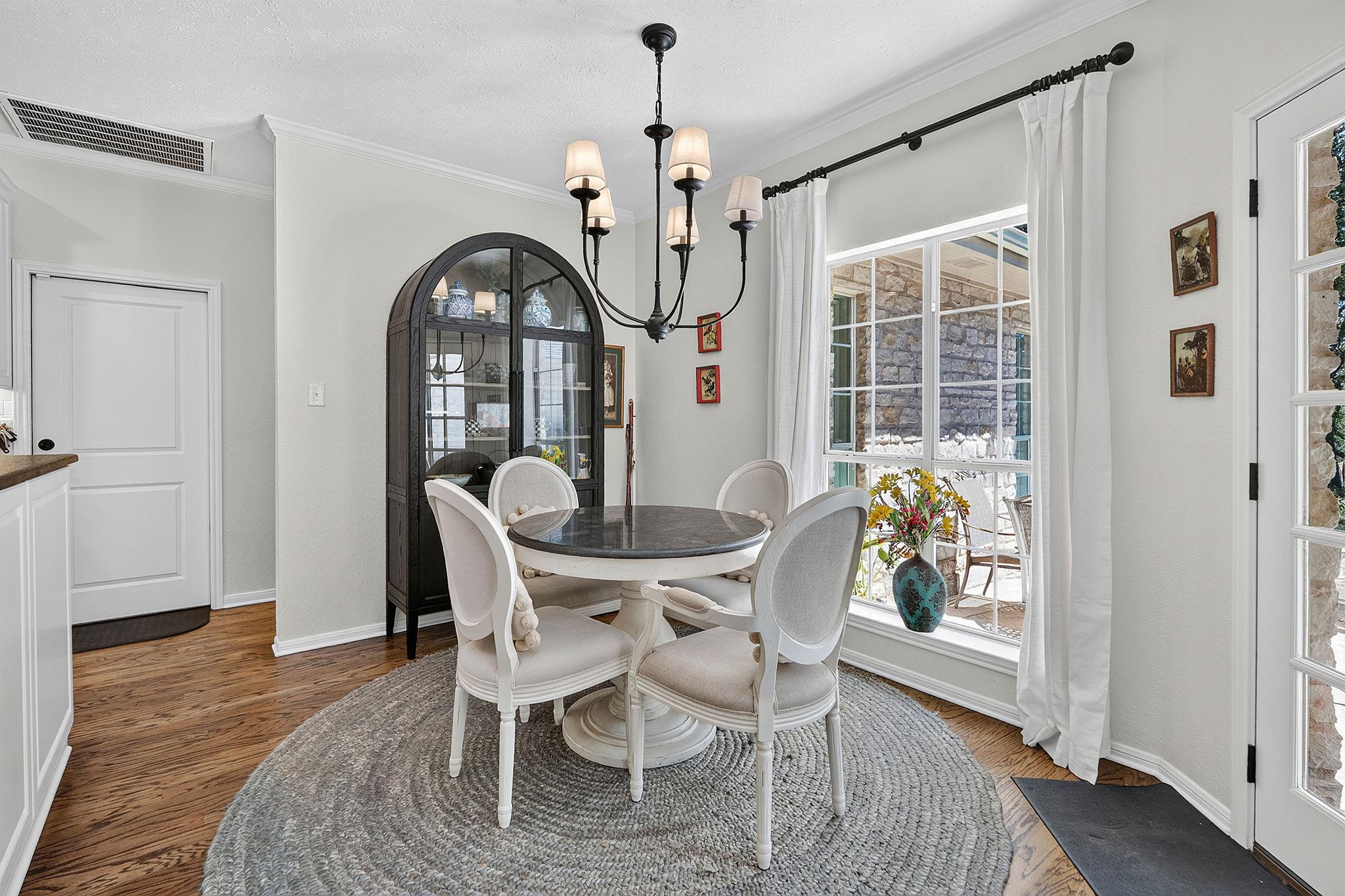 262 E Ridgewood RD