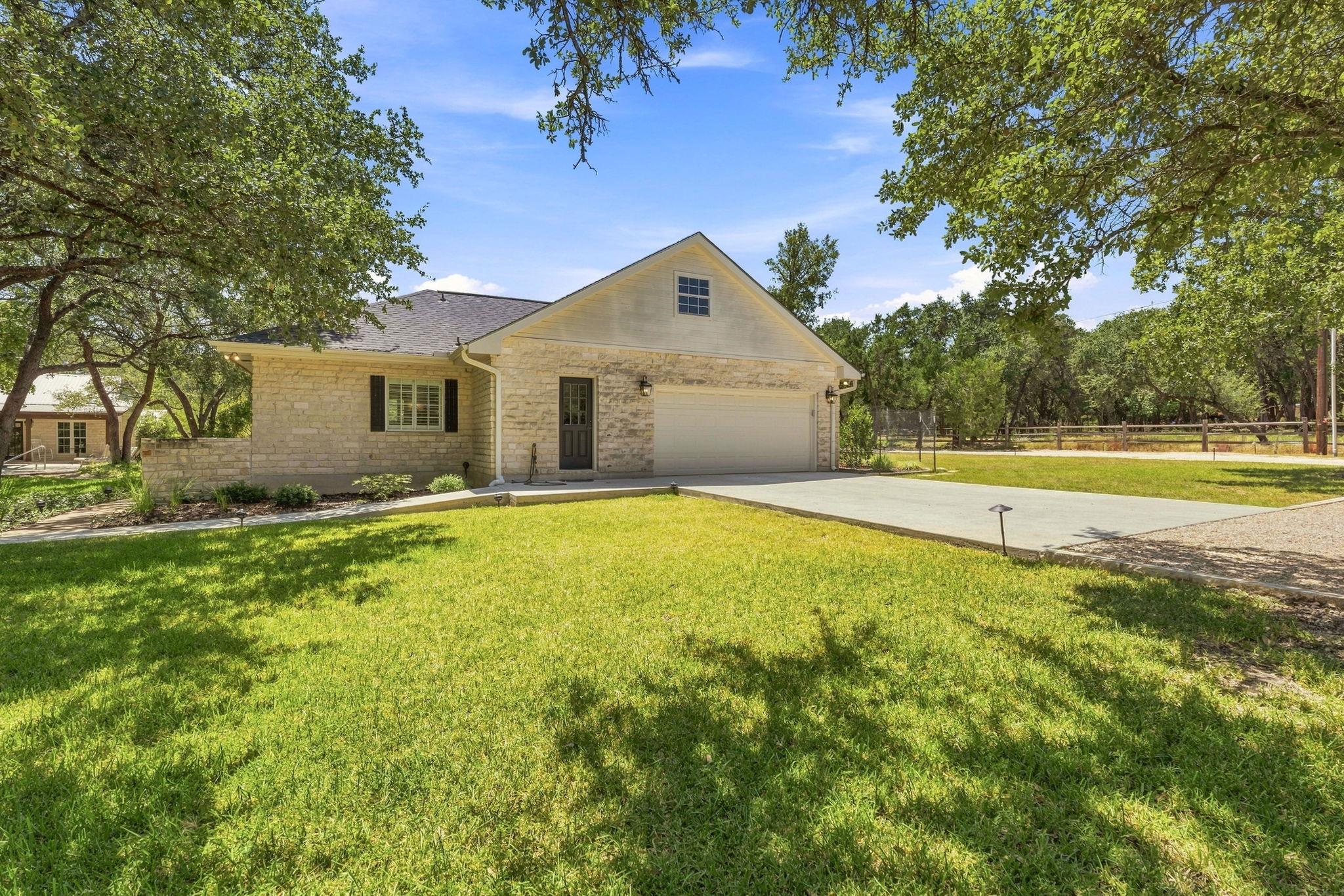 262 E Ridgewood RD