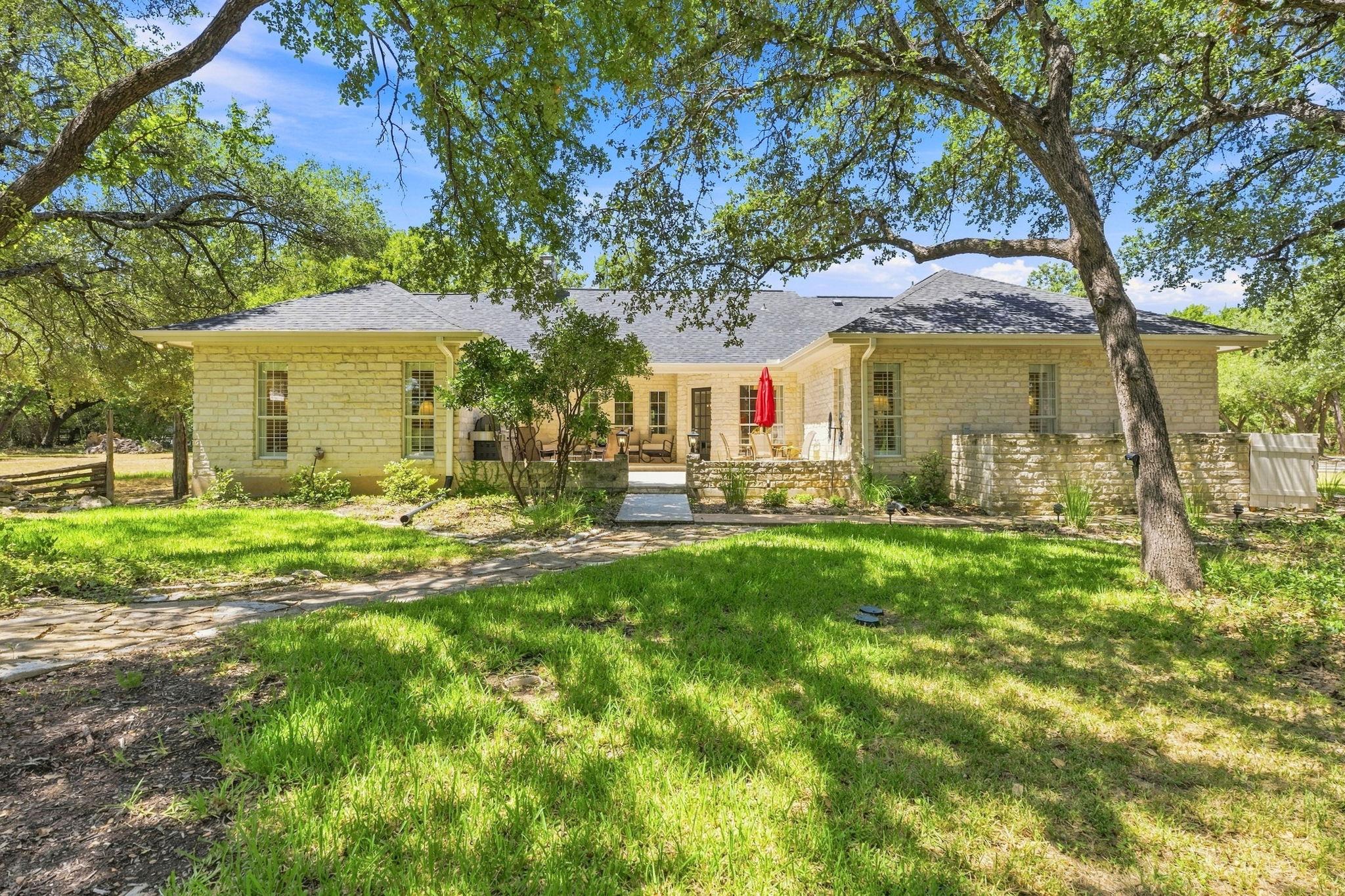 262 E Ridgewood RD