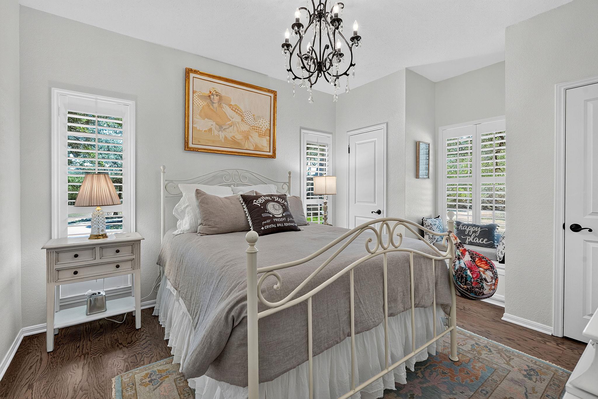262 E Ridgewood RD