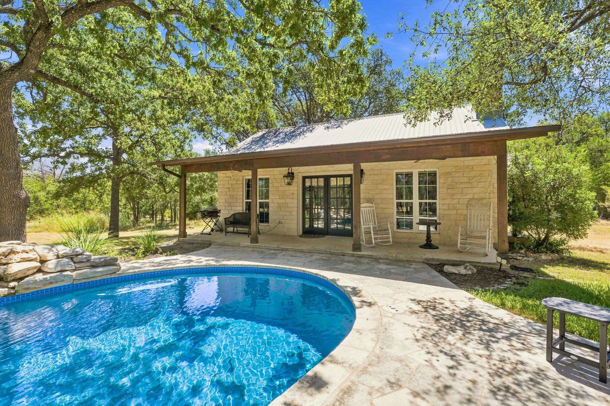 262 E Ridgewood RD