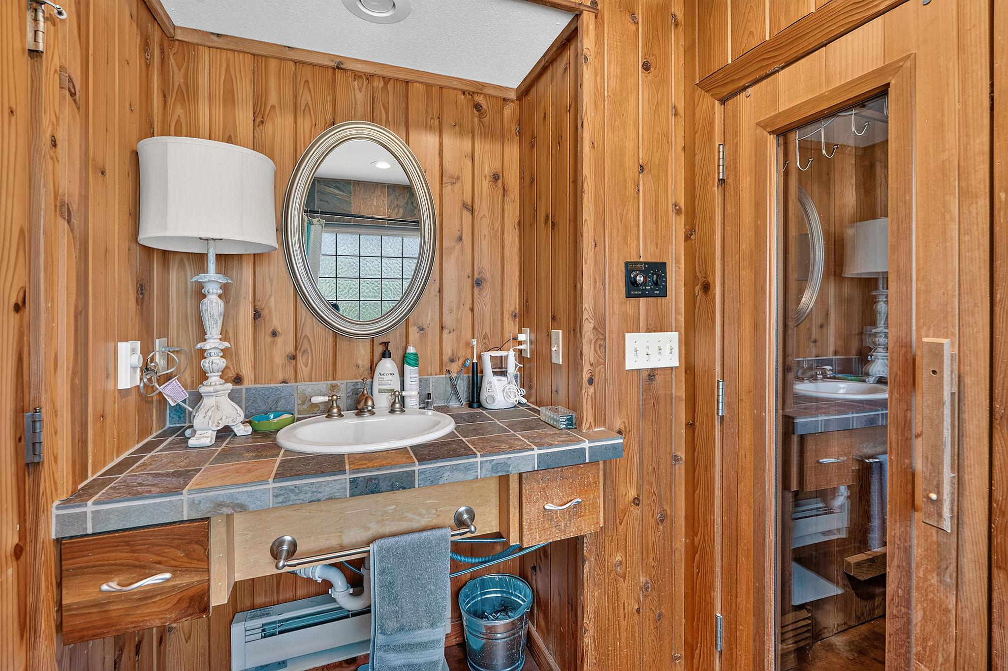 262 E Ridgewood RD