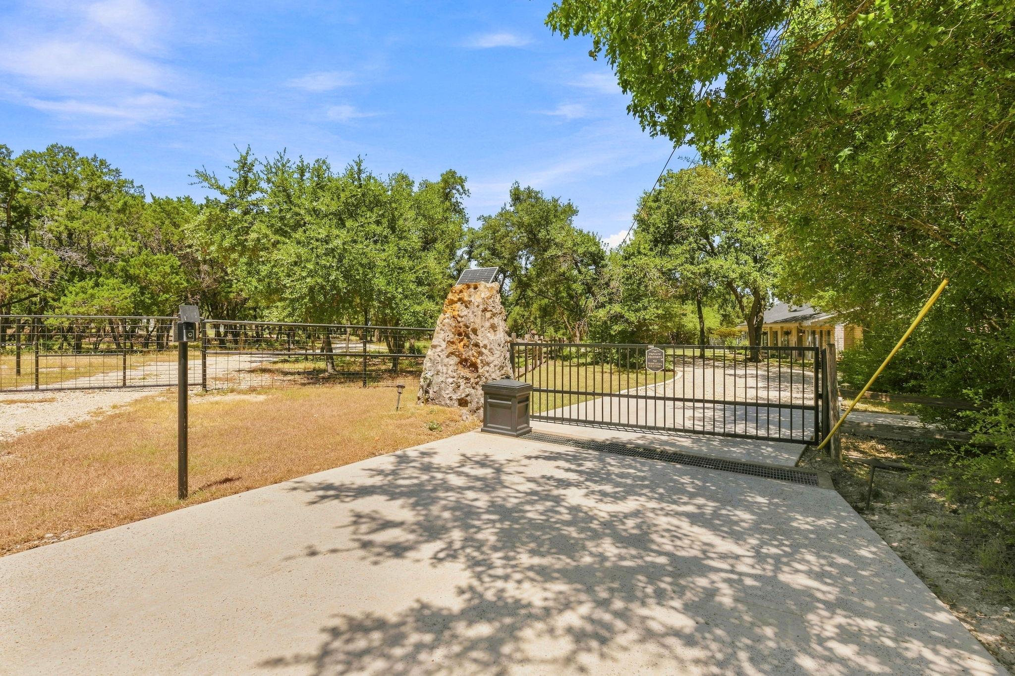 262 E Ridgewood RD