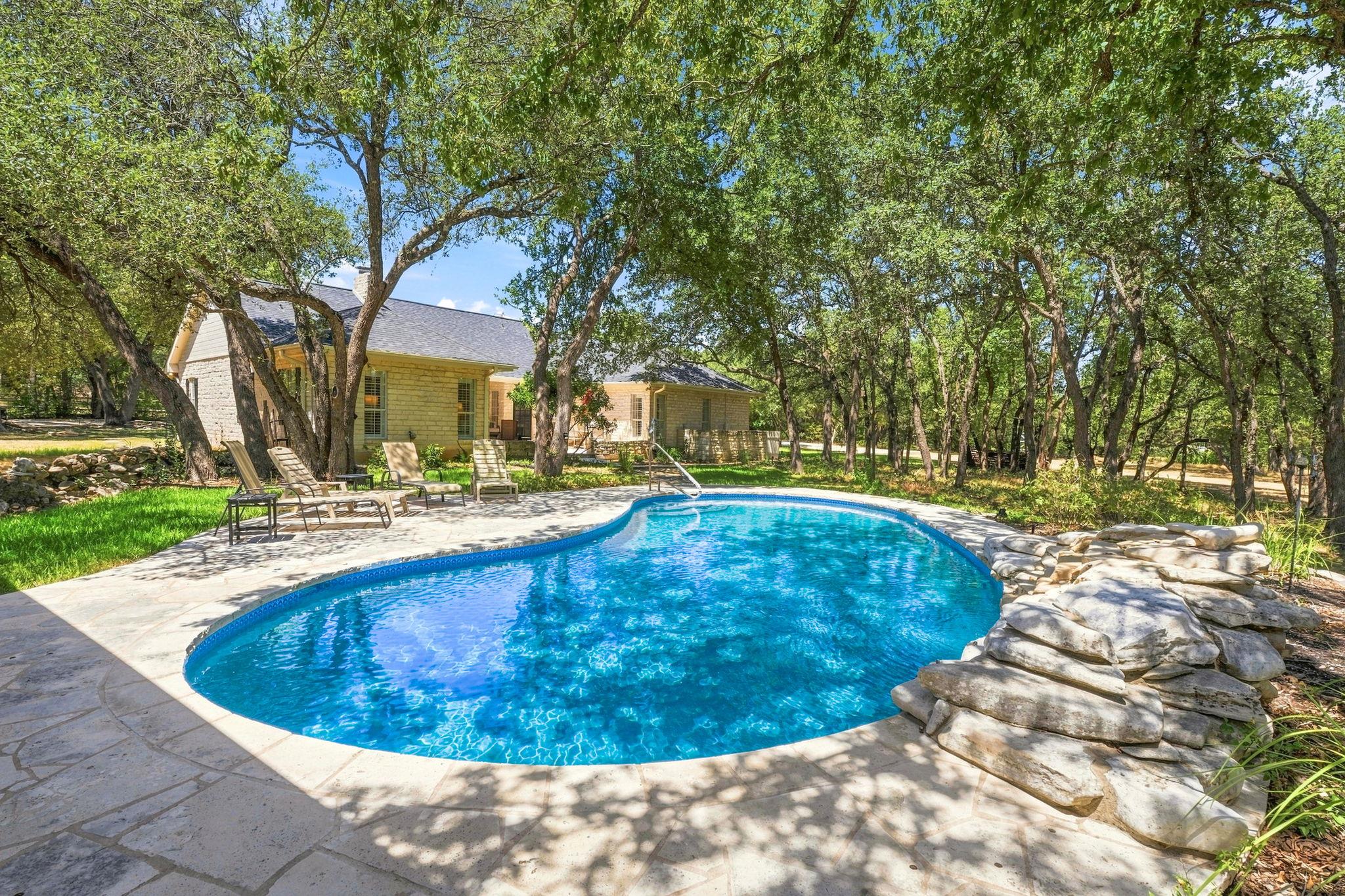 262 E Ridgewood RD