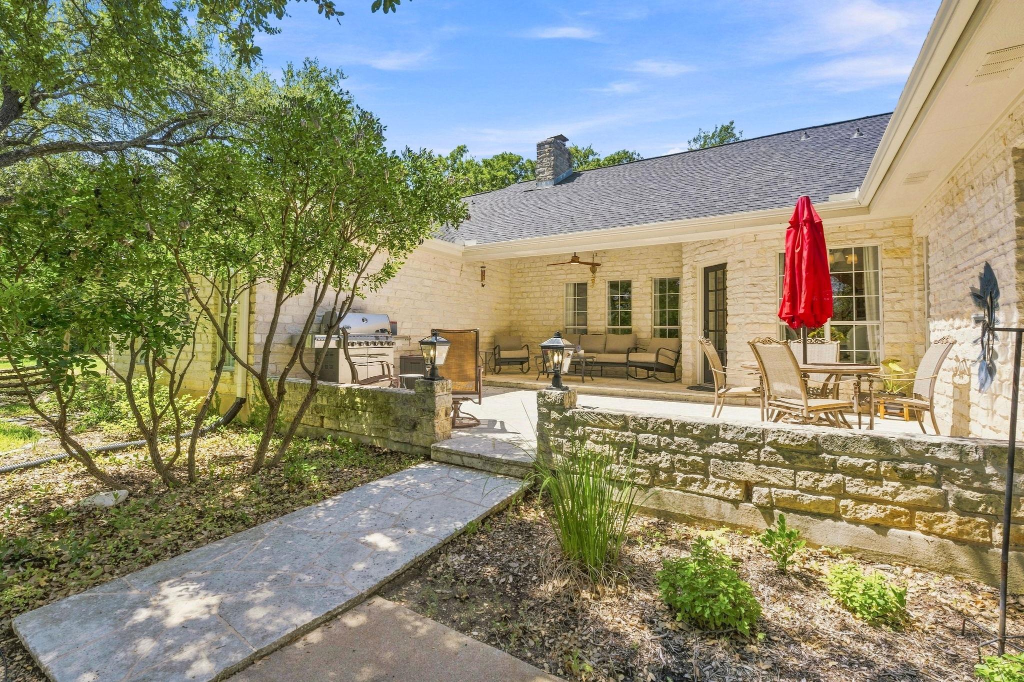 262 E Ridgewood RD