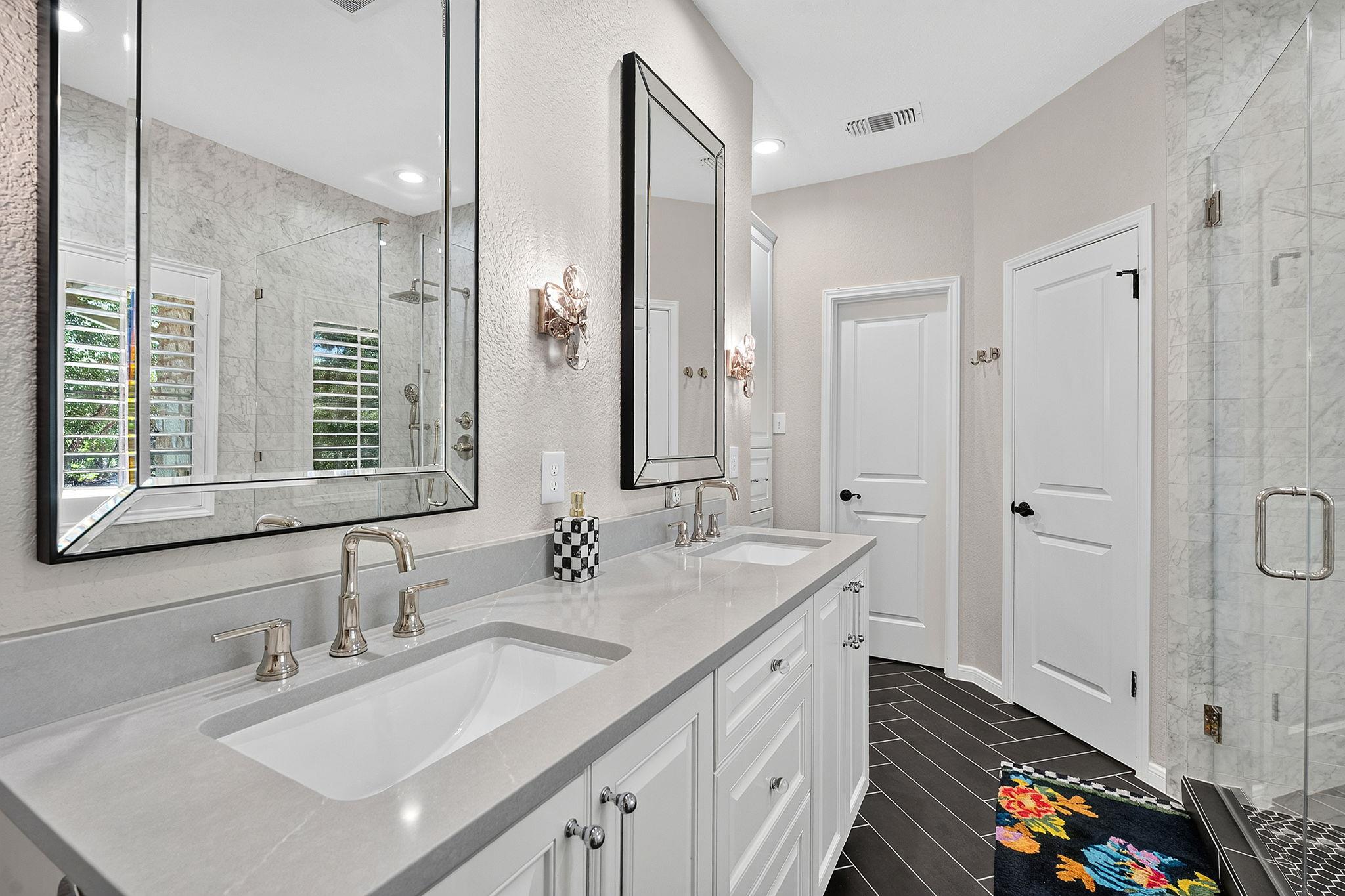 262 E Ridgewood RD