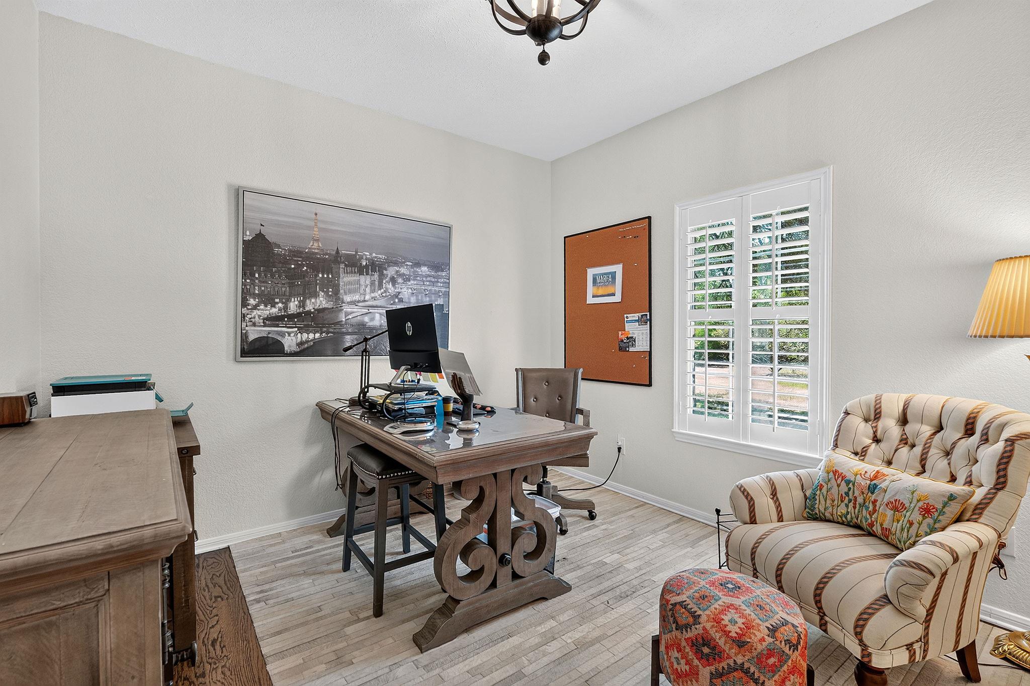 262 E Ridgewood RD