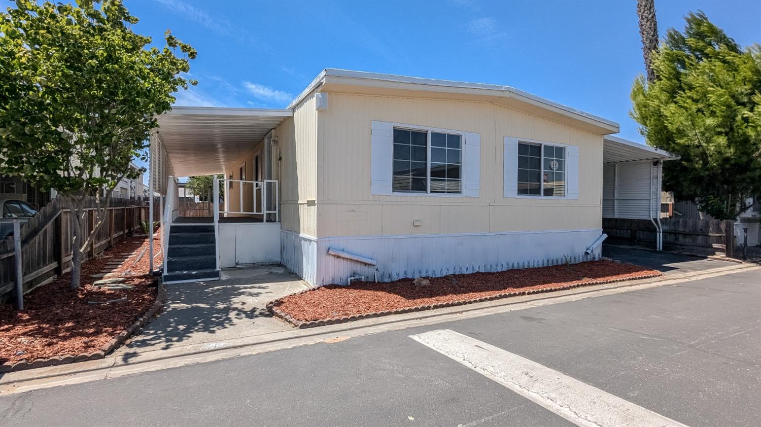 1830 E Yosemite Avenue 137