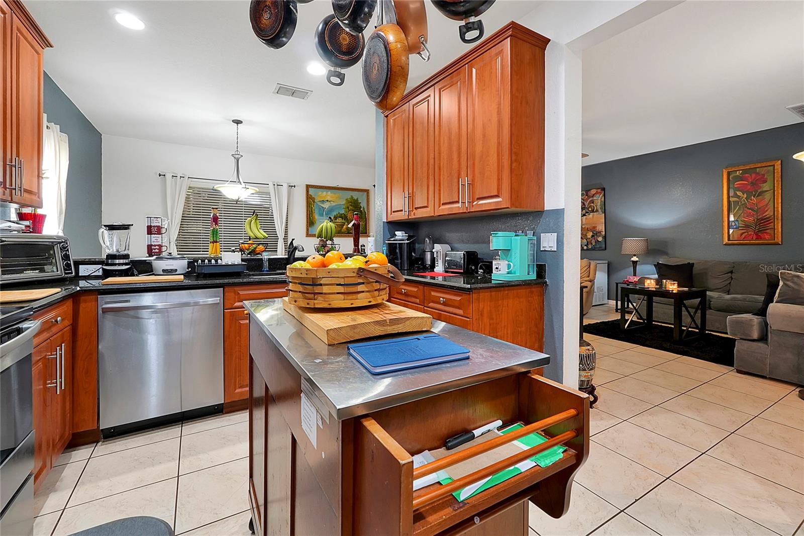 1378 PACIFIC RD