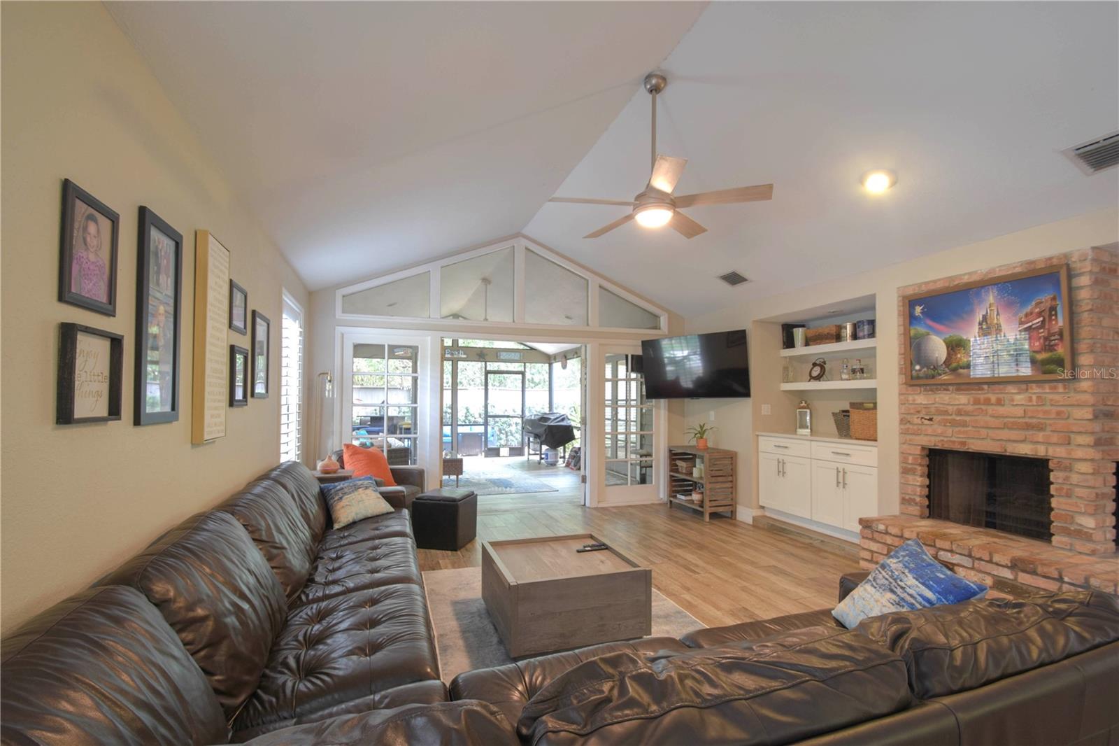 200 HUMMINGBIRD LN
