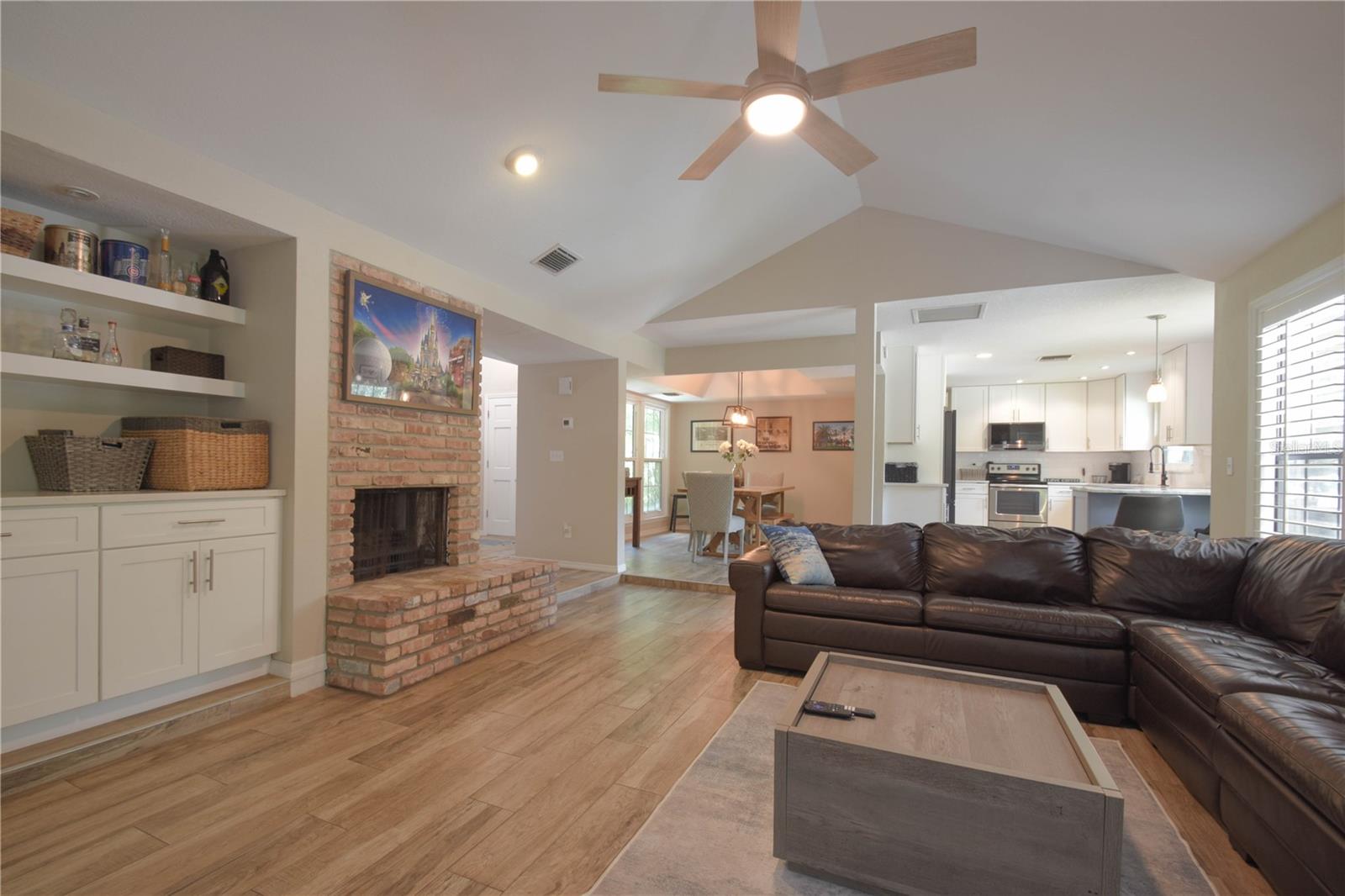 200 HUMMINGBIRD LN