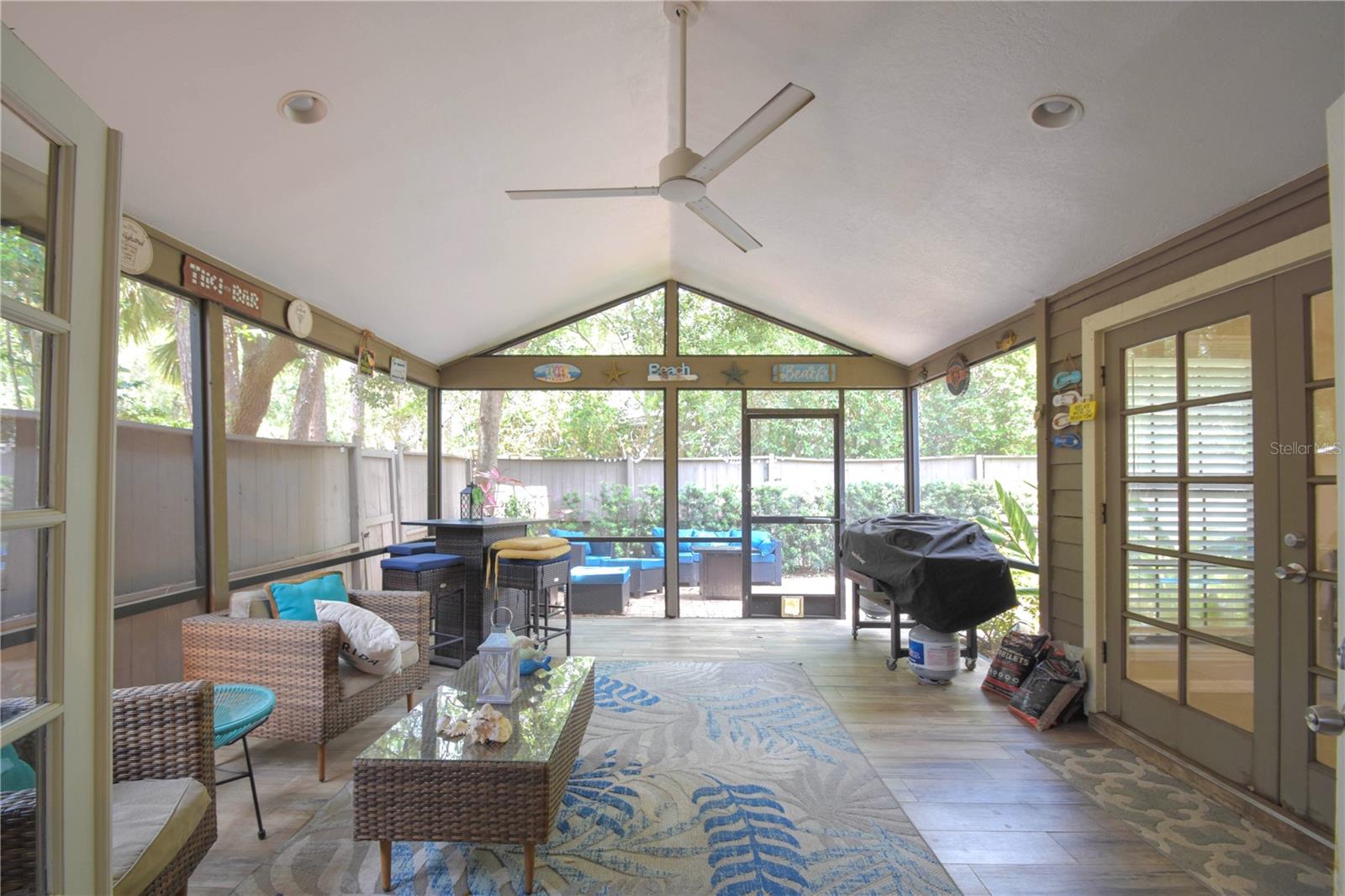 200 HUMMINGBIRD LN