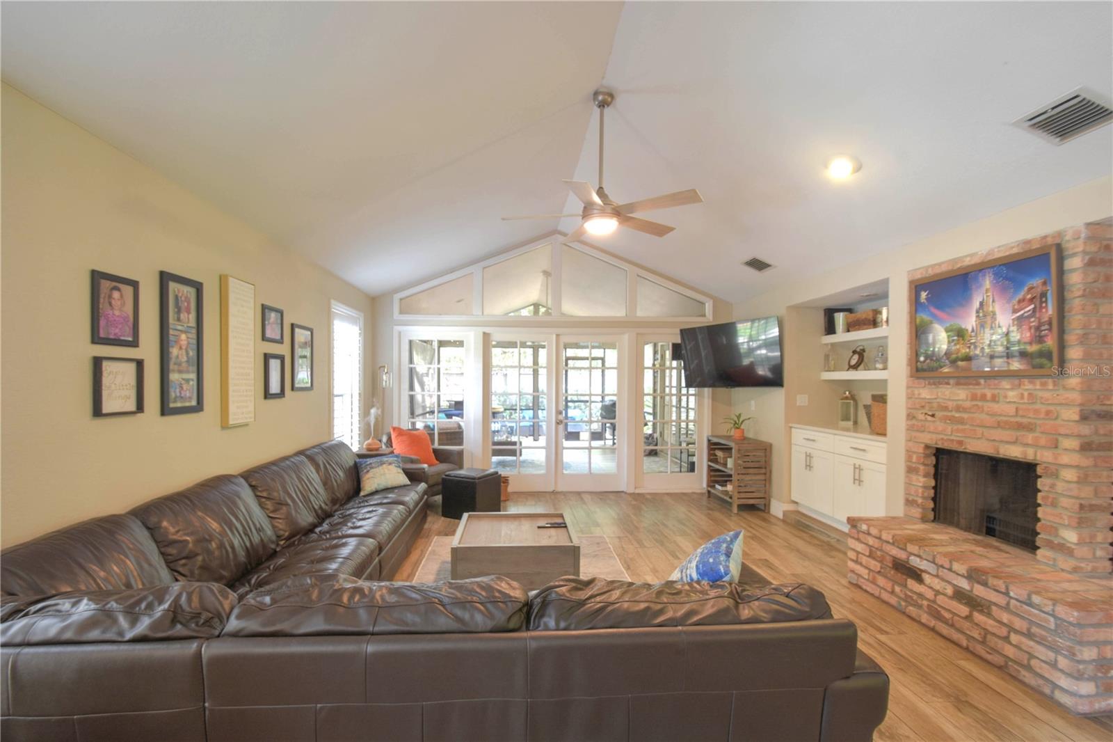 200 HUMMINGBIRD LN
