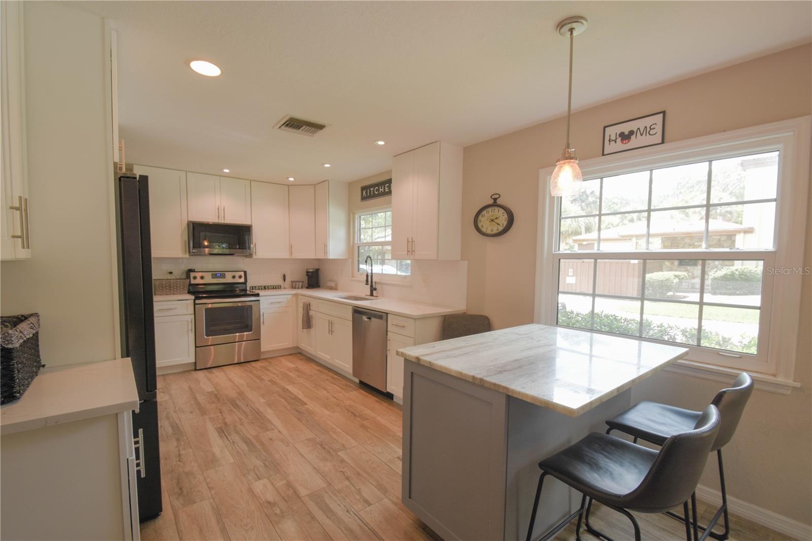 200 HUMMINGBIRD LN