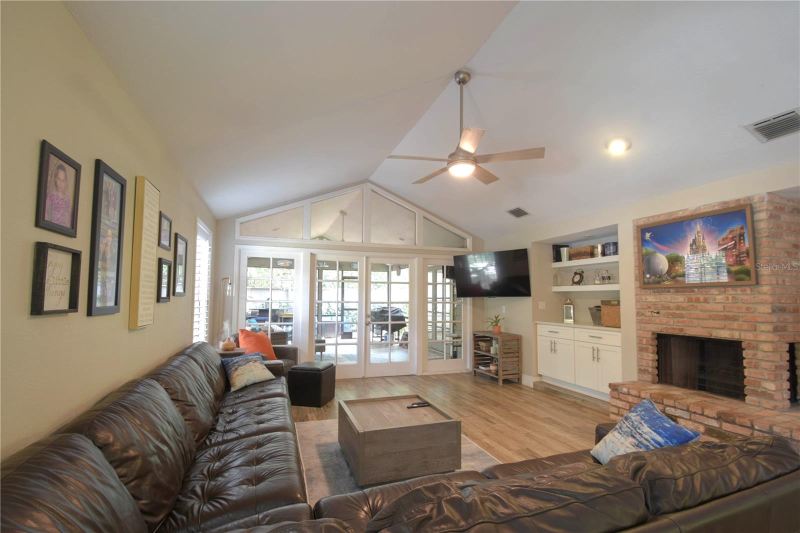 200 HUMMINGBIRD LN