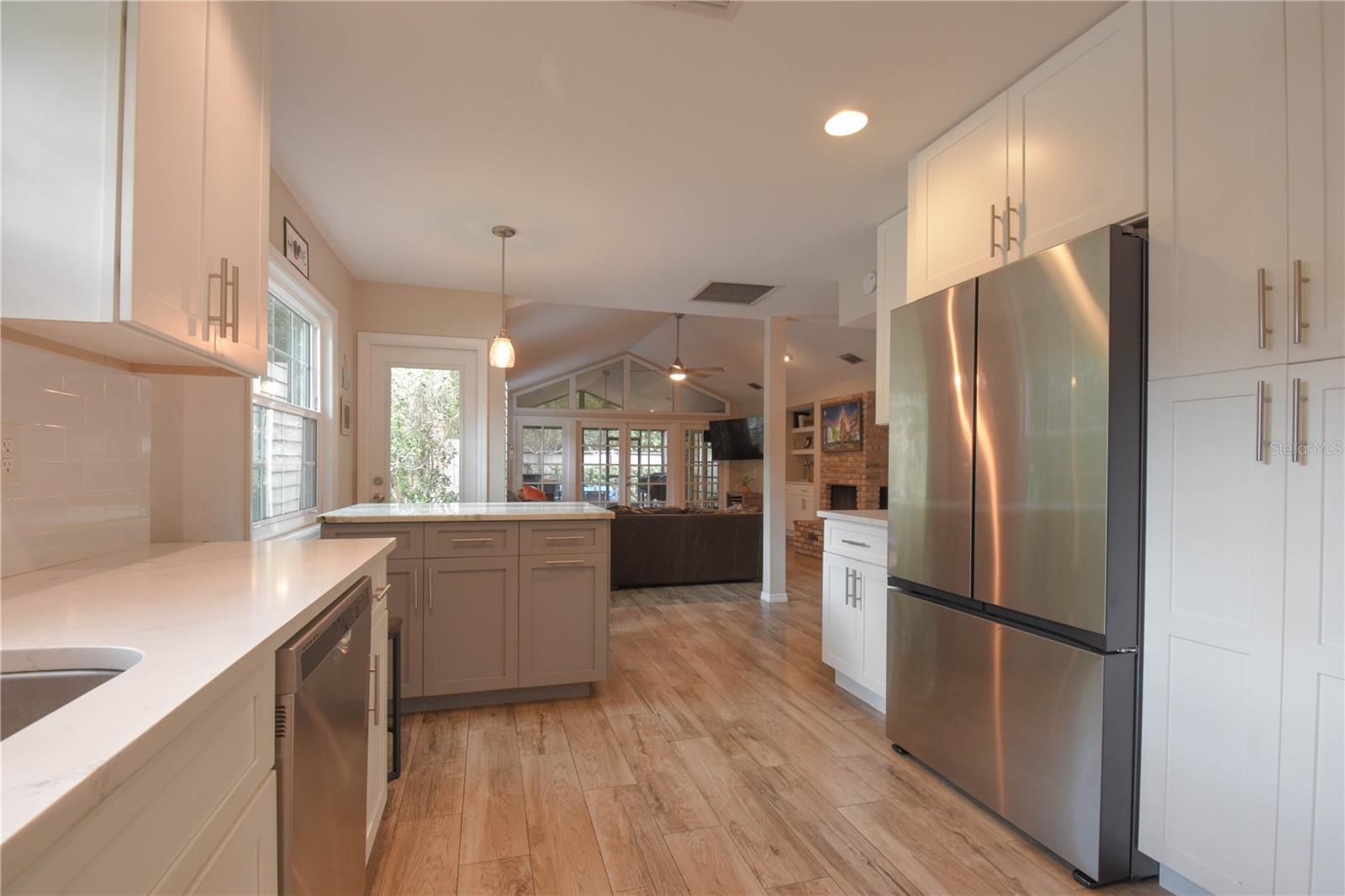 200 HUMMINGBIRD LN