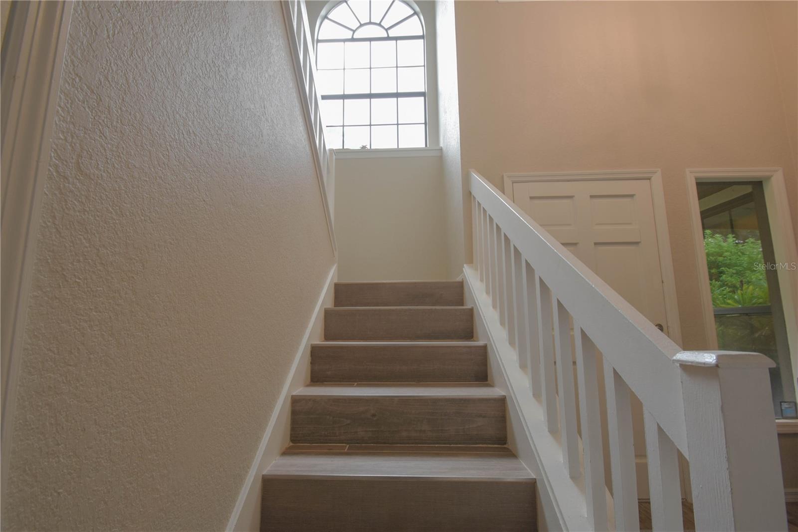 200 HUMMINGBIRD LN
