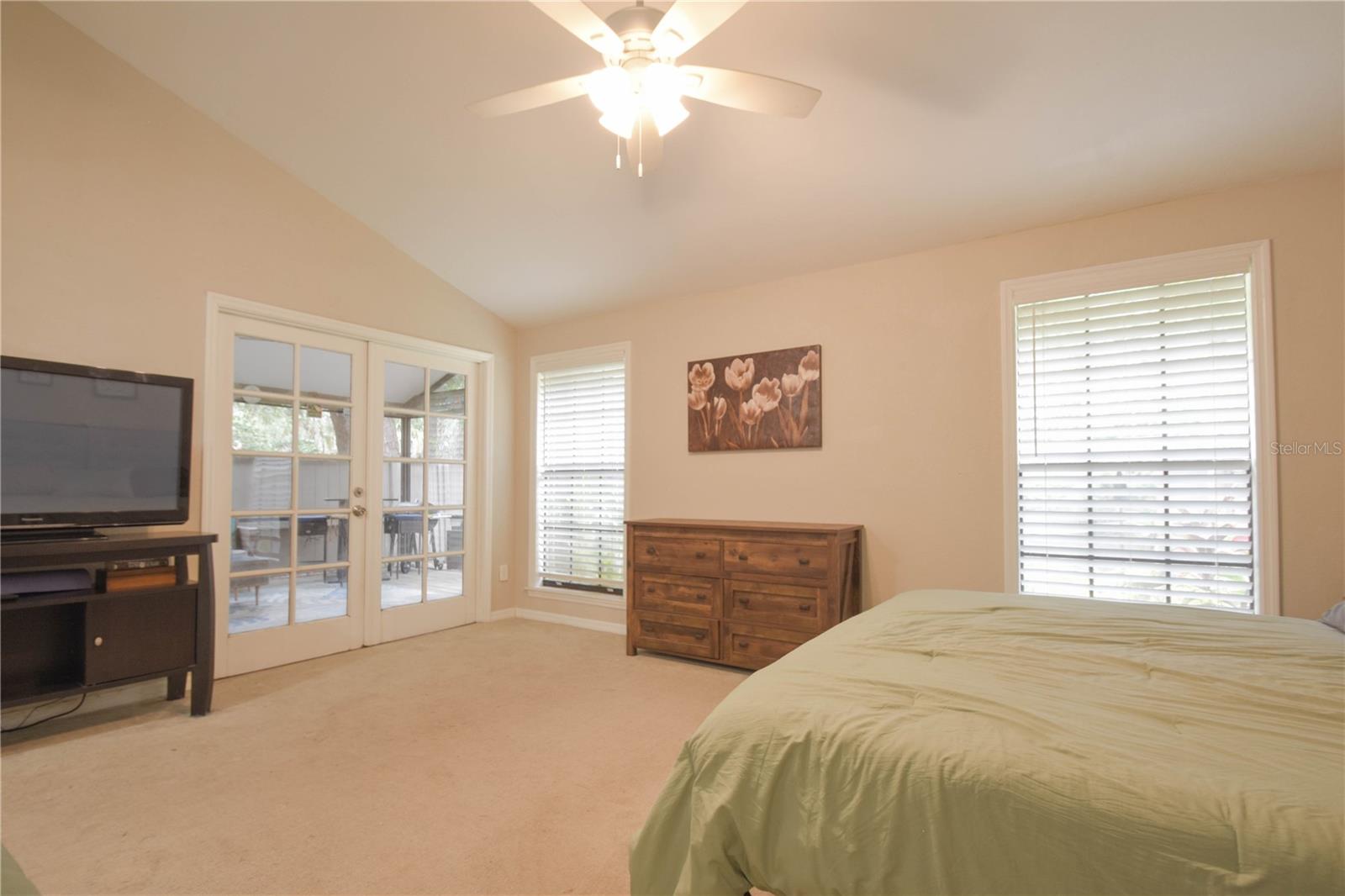 200 HUMMINGBIRD LN