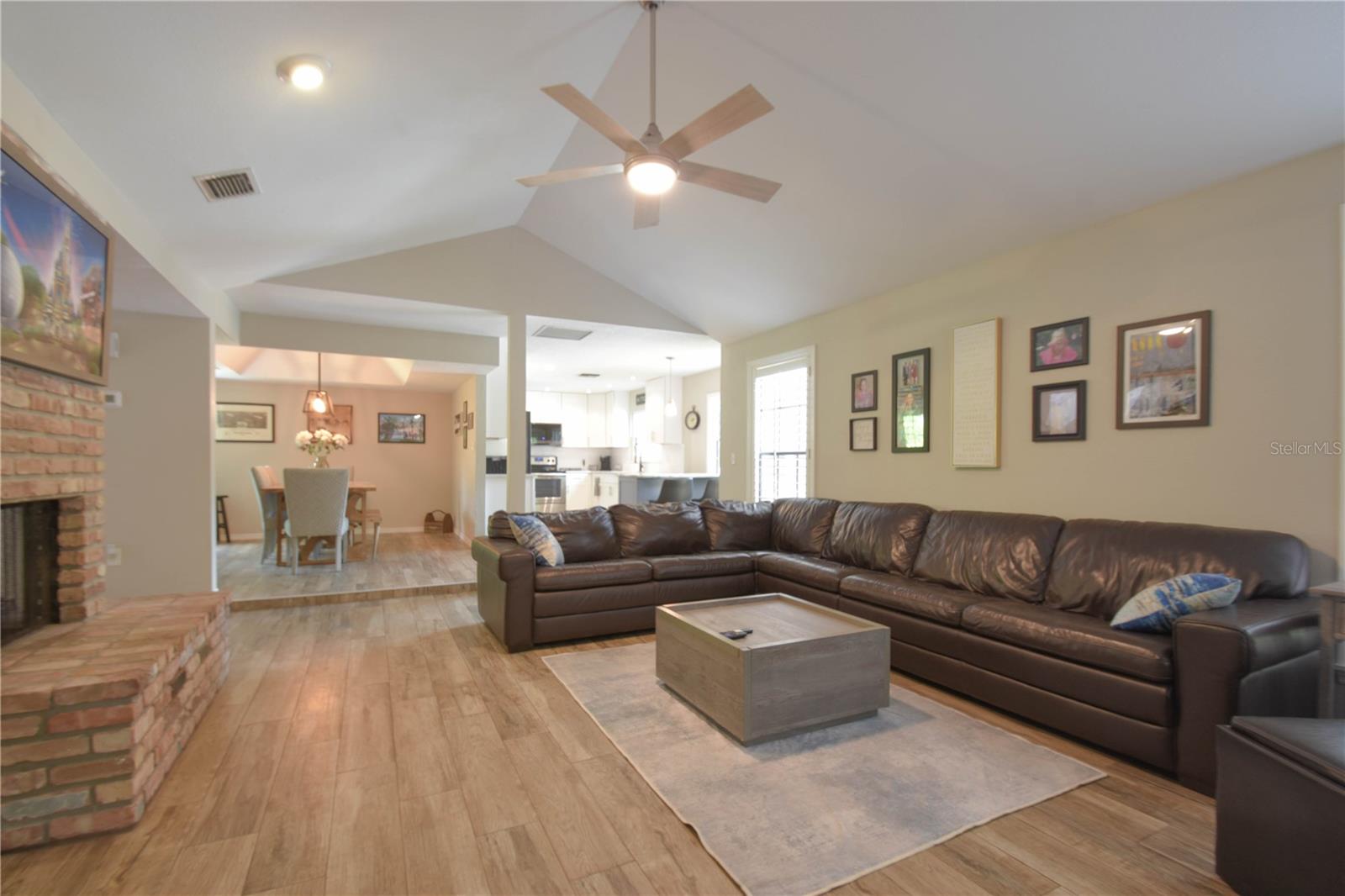 200 HUMMINGBIRD LN
