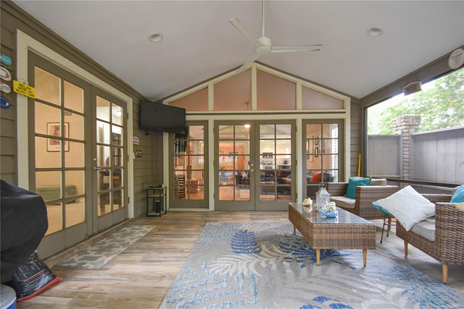 200 HUMMINGBIRD LN