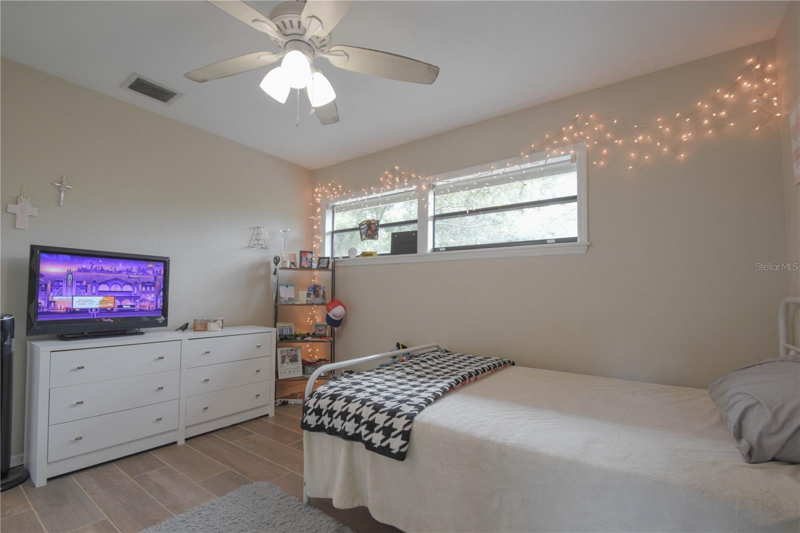 200 HUMMINGBIRD LN