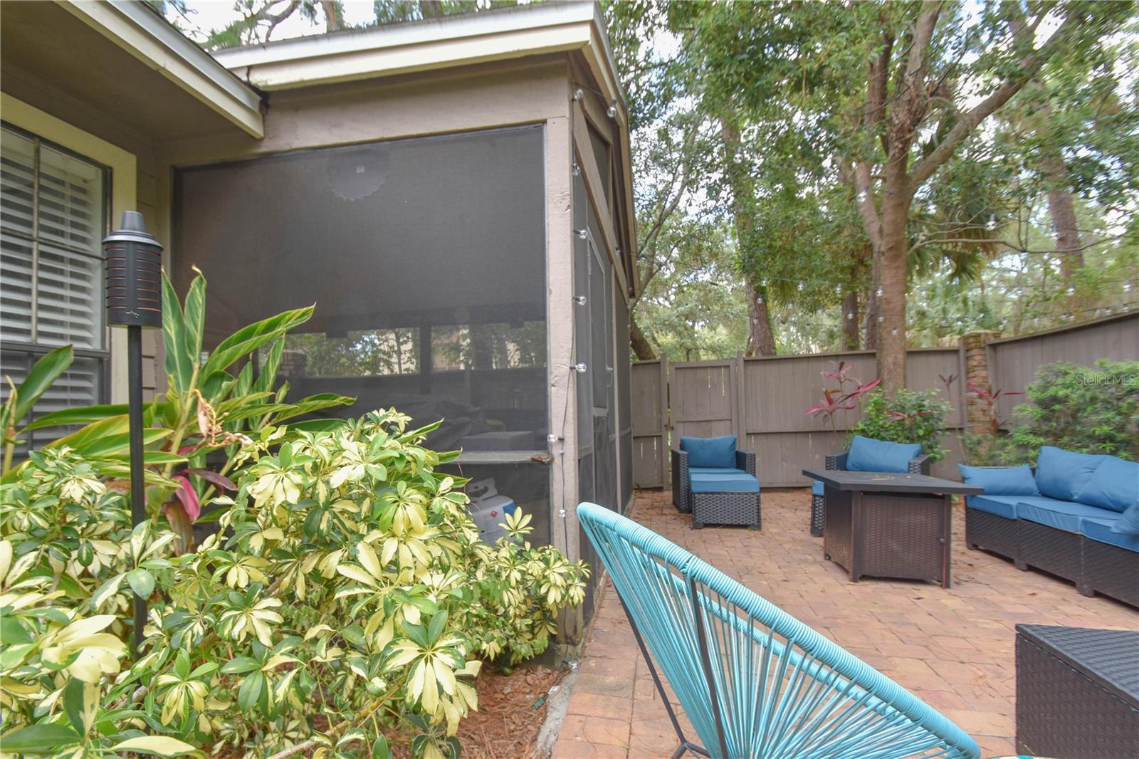 200 HUMMINGBIRD LN