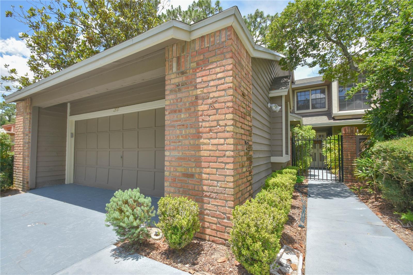 200 HUMMINGBIRD LN