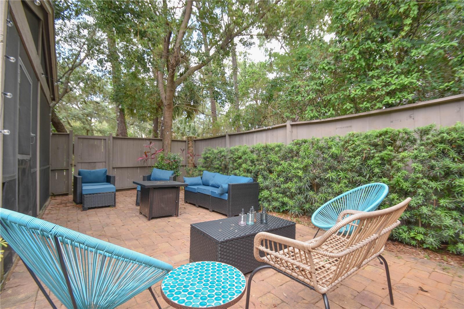 200 HUMMINGBIRD LN