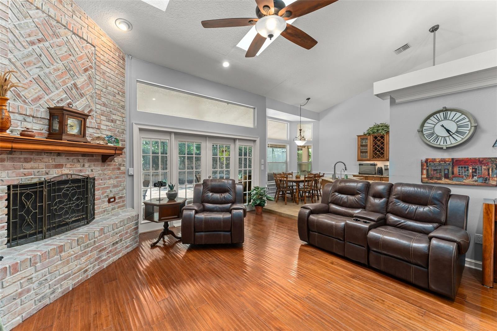 942 DEERWOOD LOOP