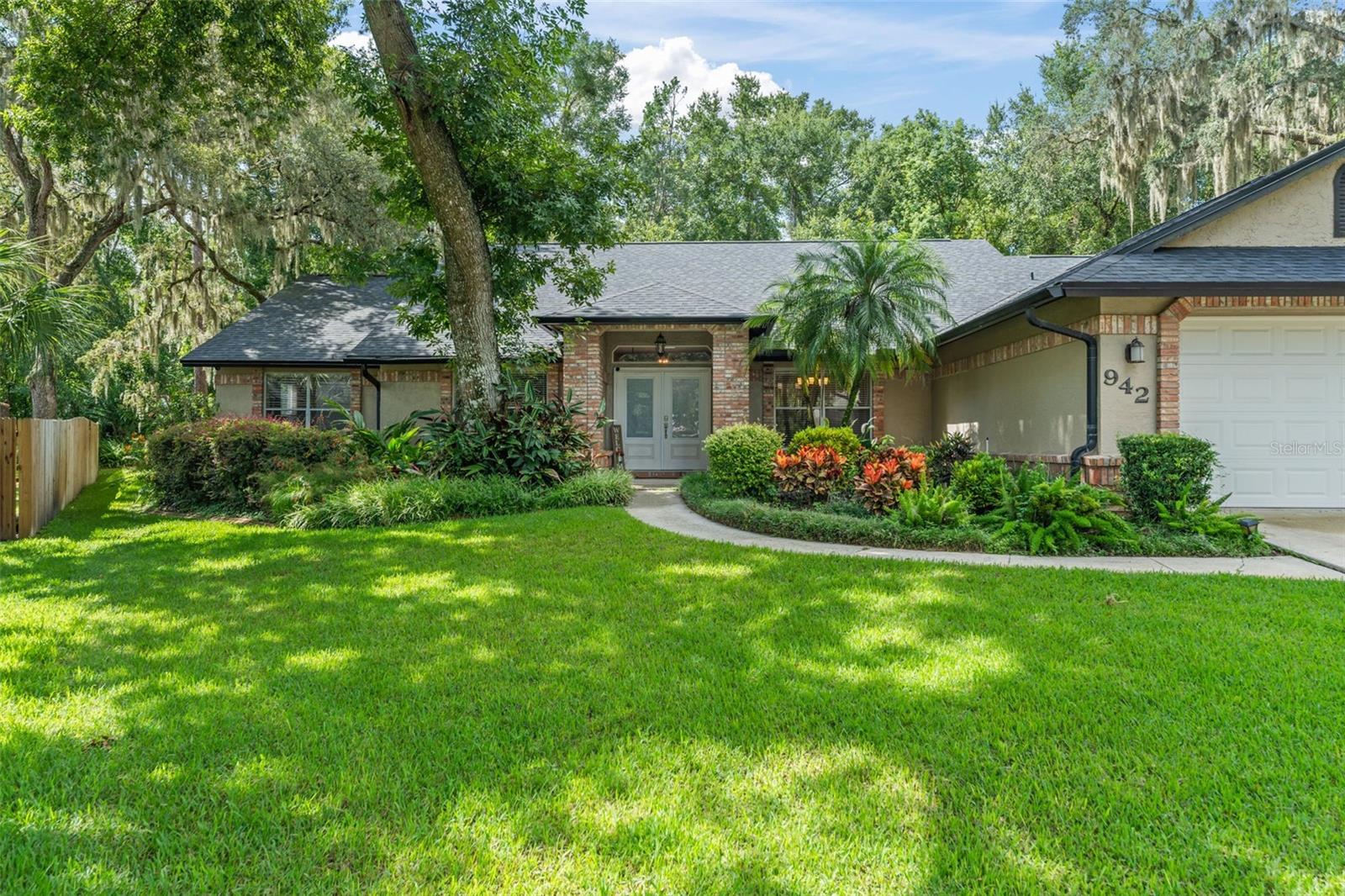 942 DEERWOOD LOOP