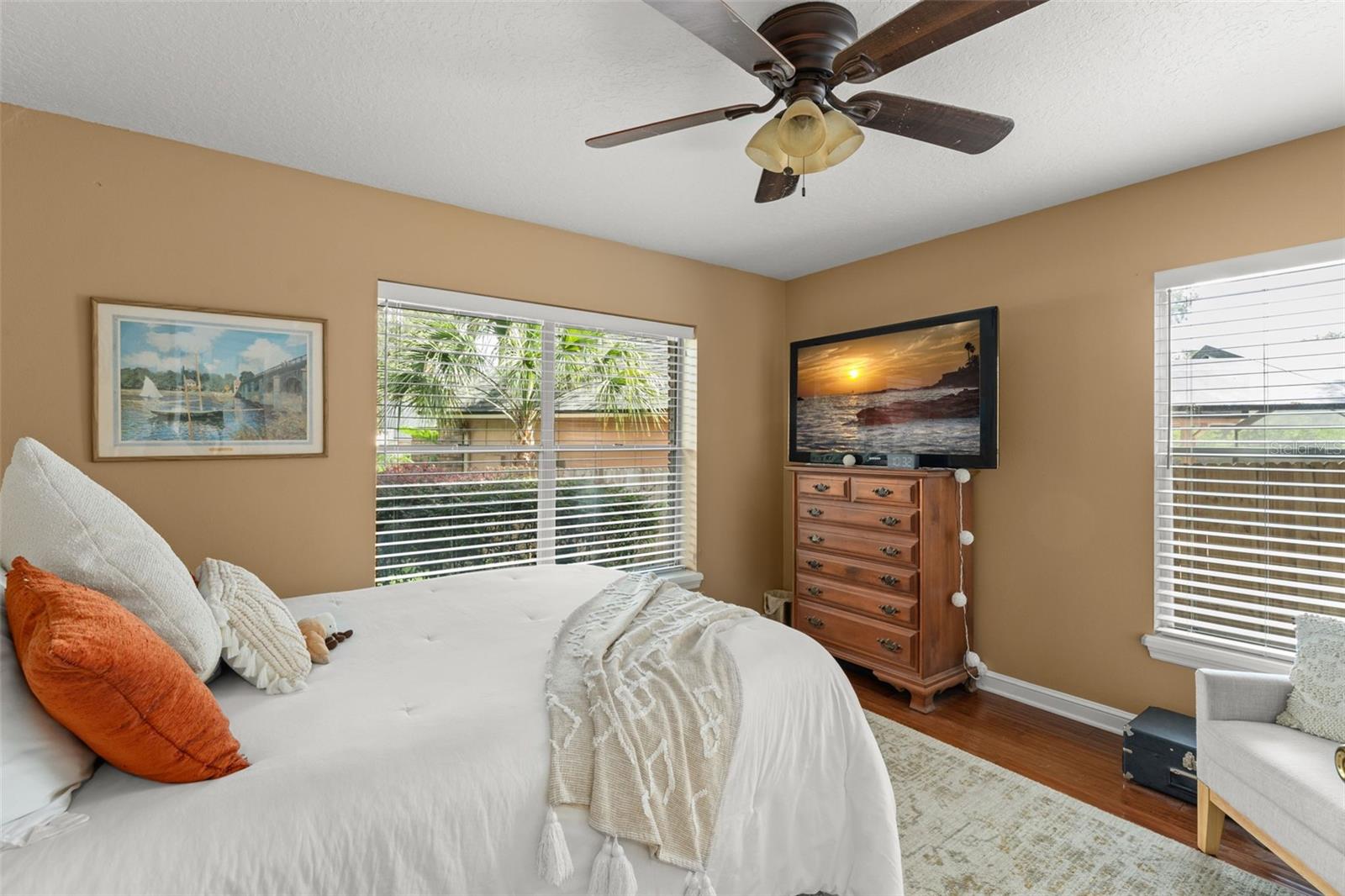 942 DEERWOOD LOOP
